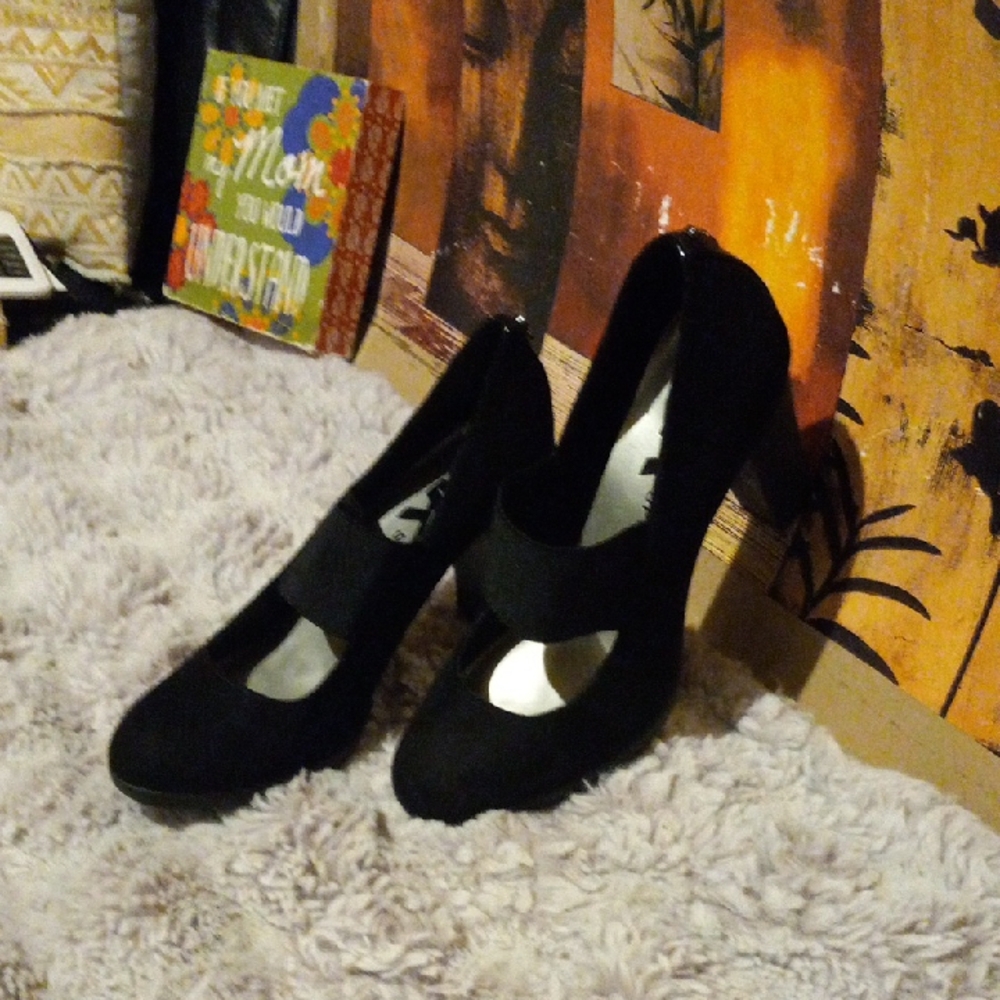 Anne Klein Black Suede Heels - Picture 7 of 7
